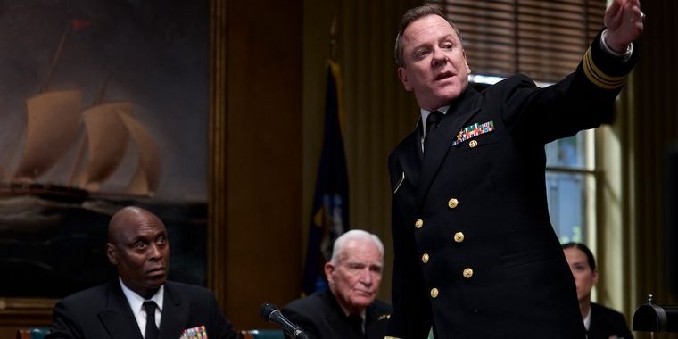 Kieffer Sutherland, el capitán al que se le amotina la tripulaciòn del Caine.