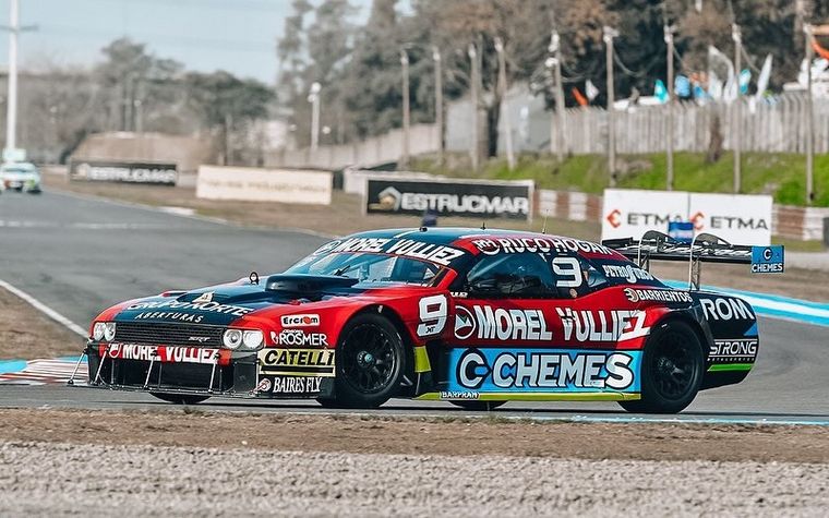  ¡El Dodge Challenger canta Trucco y larga adelante la final!
