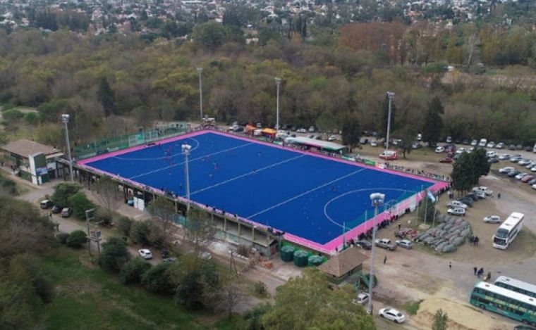 La Cancha de Hockey ubicada en el predio del Camping General San Martin.