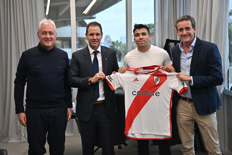 River le dio la bienvenida a Acuña. (Foto:@RiverPlate)