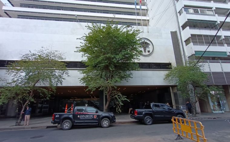 Evacuaron la Bolsa de Comercio y el Aeropuerto de Rosario por amenazas de bomba..