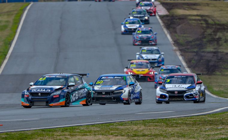 Pernía vuelve a ganar en el TCR en Uruguay, su segunda de 2024