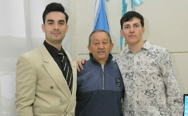 Felipe Altamirano y Valentín Ravotti, junto al intendente de Malargüe. (Municipio)