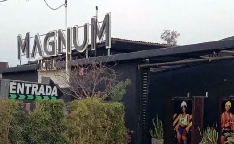 El hotel alojamiento donde estaba el joven de 21 años desaparecido. (El Liberal)