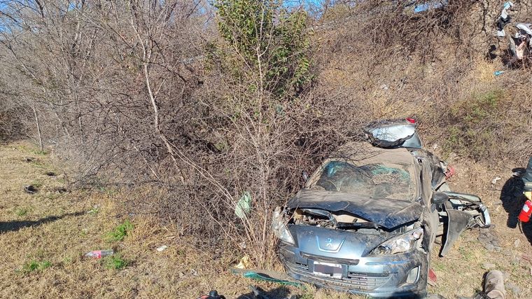 Un Peugeot 408 volcó en la autopista Córdoba-Carlos Paz.
