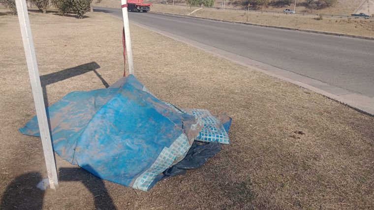 Un Peugeot 408 volcó en la autopista Córdoba-Carlos Paz.