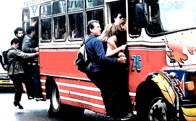 Casi 7 de cada 10 argentinos utilizan el colectivo para ir a trabajar.