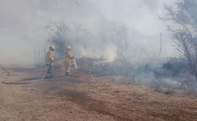 Bomberos controlaron el incendio en La Calera: no hay focos activos en Córdoba