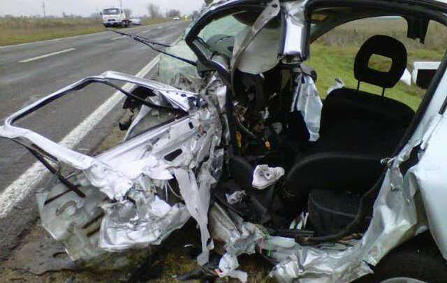 Los autos quedaron totalmente destrozados sobre la ruta 33 en Santa Fe.