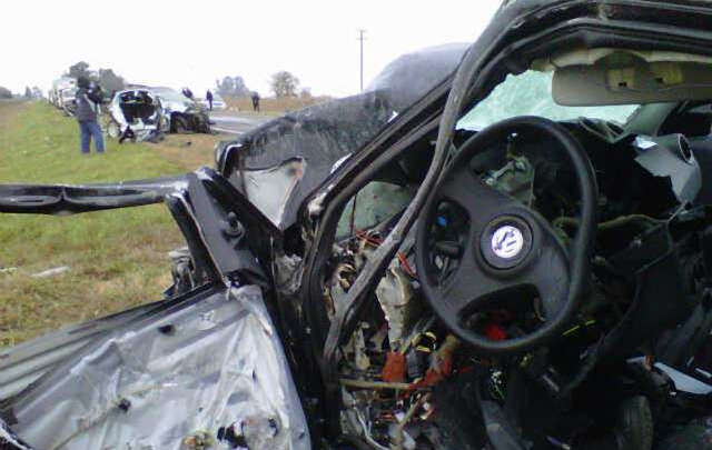 Los autos quedaron totalmente estrozados sobre la ruta 33 en Santa Fe.