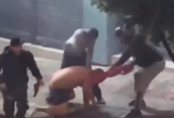 Video: dos hinchas de River fueron golpeados en Brasil por gente de Mineiro