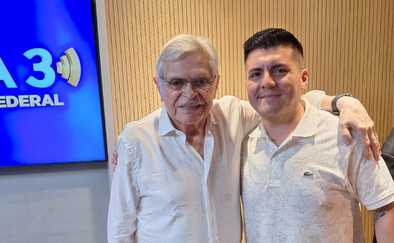 Nicolás Villa pasó por los estudios de Cadena 3