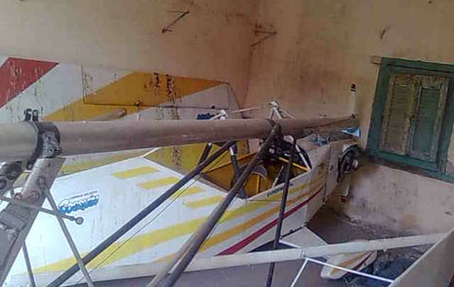 La avioneta es un viejo monoplaza.