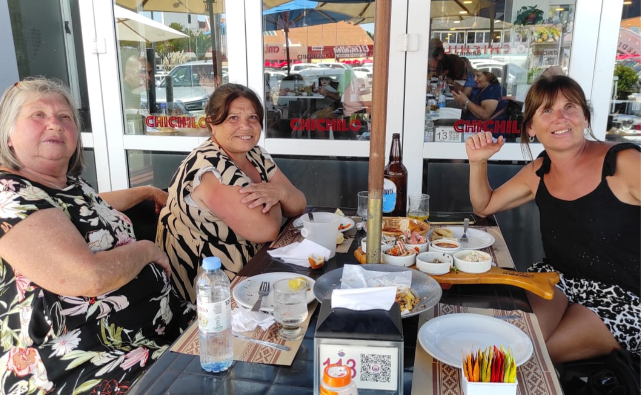 FOTO: El menú incluye especialidades marinas y postres.