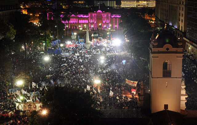 La mandataria nacional se adjudicó una previsible y holgada victoria electoral.