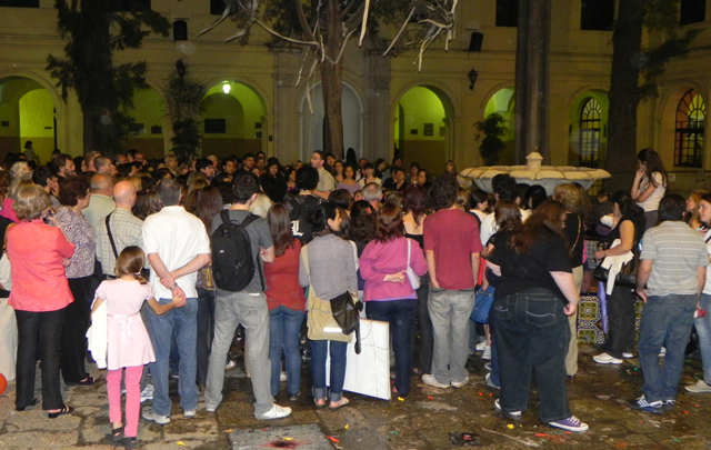 Numeroso público se suma a las actividades.