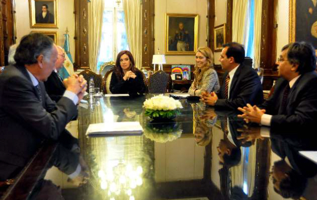 Los directivos de ambas firmas hicieron el anuncio en la Casa Rosada.