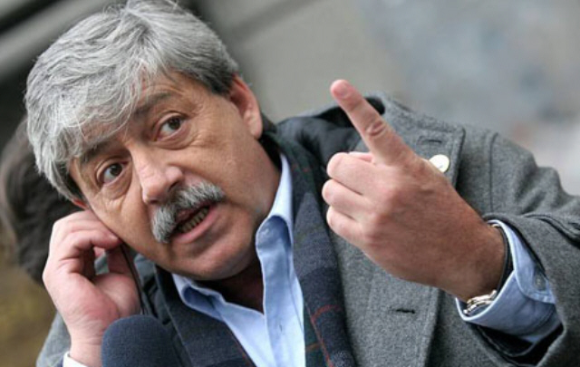 Buzzi consideró que es positivo obligar a mineras y petroleras a liquidar sus divisas en el país.