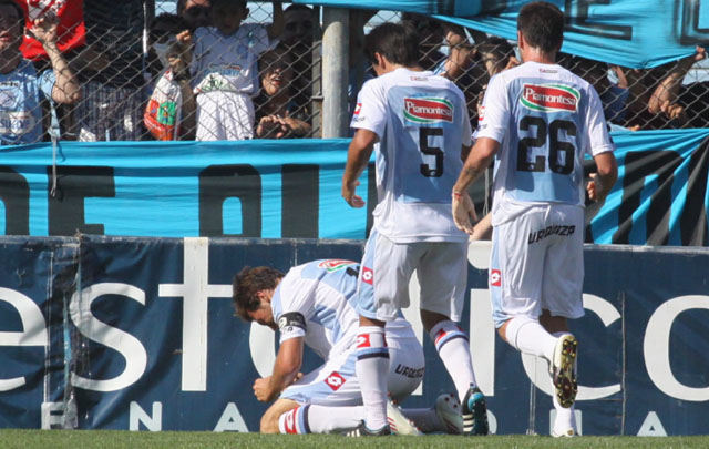 El 'Mudo' Vázquez no pudo contener las lágrimas en el festejo.