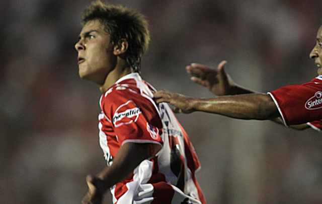 Paulo Dybala fue el autor del único gol de ''la Gloria'' en la ciudad de Paraná.