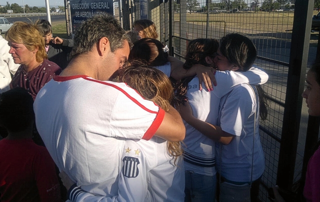 Las mellizas Oviedo vuelan rumbo a Porto Alegre con toda su esperanza a cuestas.