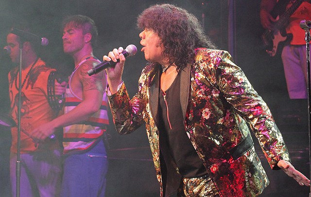 ''La Mona'' festejó a pleno con sorpresas e invitados de lujo. 