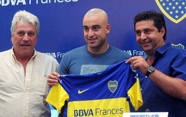 Santiago Silva fue presentado como nuevo jugador de Boca