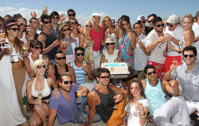 El asado convocó a todo el elenco de Stravaganzza.