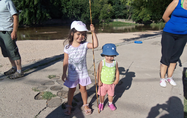 Torneo de mojarrita en la  playa central