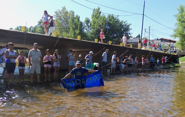 Torneo de mojarrita en la  playa central