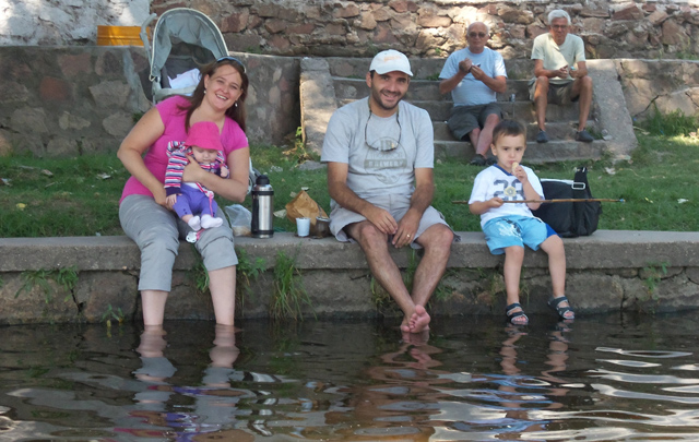 Torneo de mojarrita en la playa central