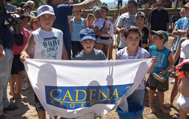 Torneo de mojarrita en la playa central