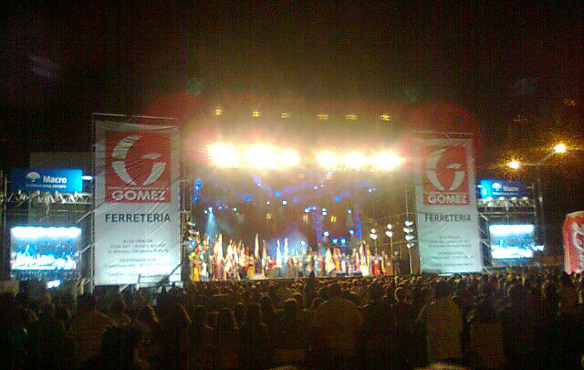 Hubo una multitud en la primera velada del festival (Foto: @VaneSanzCba) . 