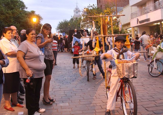 La festividad reúne a las danzas y comidas del mundo en Alta Gracia.