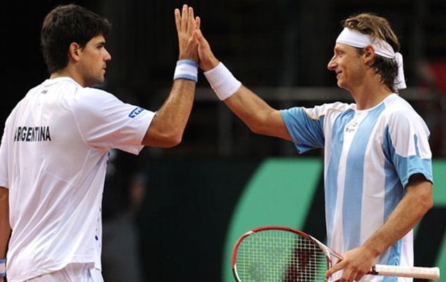 El partido de dobles fue cambiante y los argentinos debieron esforzarse.
