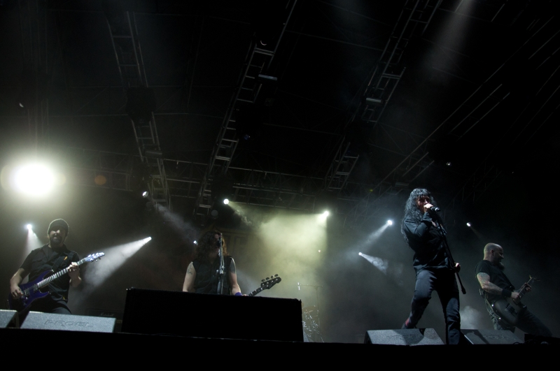 En la segunda noche, Anthrax actuó en el escenario principal