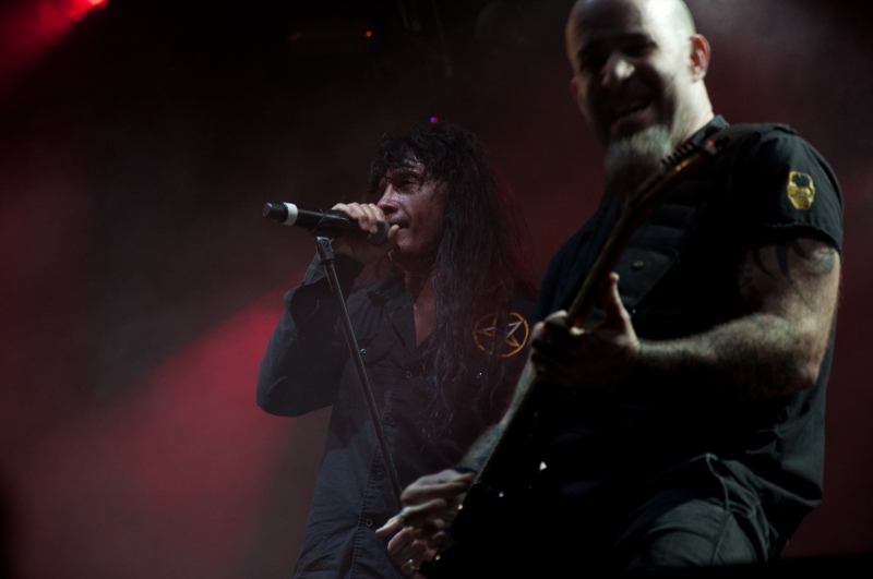 En la segunda noche, Anthrax actuó en el escenario principal