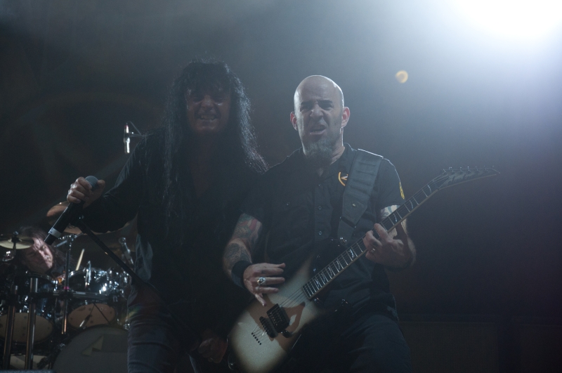 En la segunda noche, Anthrax actuó en el escenario principal