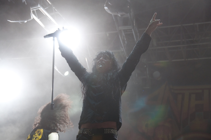 En la segunda noche, Anthrax actuó en el escenario principal