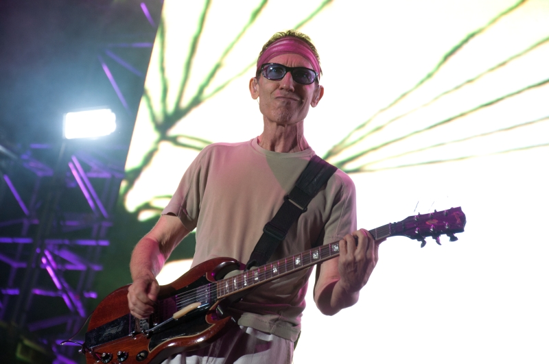 En la segunda noche, Skay Beilinson actuó en el escenario principal