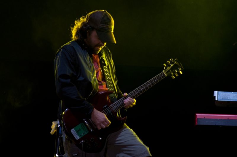 Ciro y los Persas actuaron en la segunda noche del Cosquín Rock