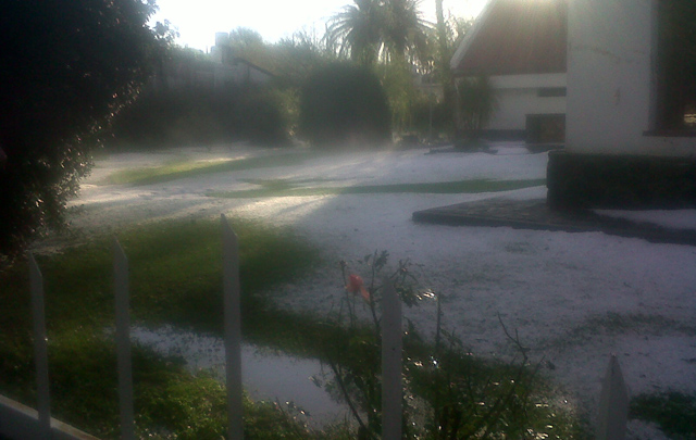 Alpa Corral, otra vez afectada por la caída abundante de granizo.