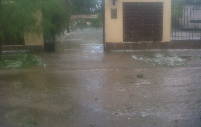 Alpa Corral, otra vez afectada por la caída abundante de granizo.