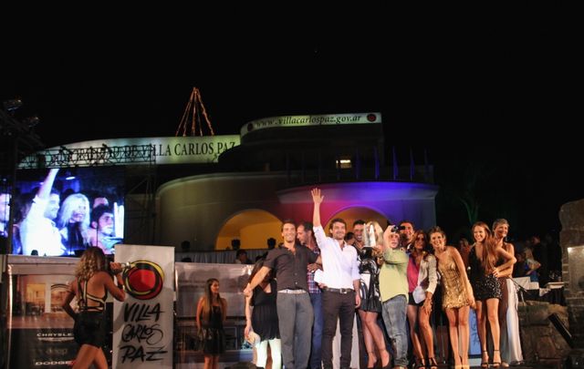 El festejo del elenco de ''Despedida de Soltero''.