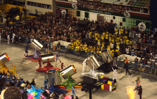 Espectacular colorido y despliegue en el Sambódromo.