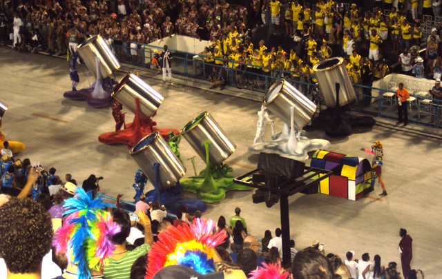 Espectacular colorido y despliegue en el Sambódromo.