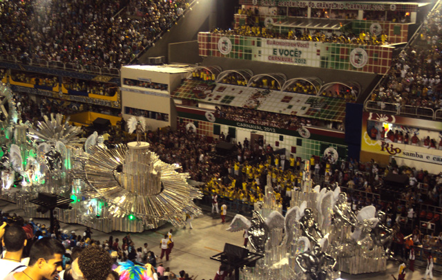 Espectacular colorido y despliegue en el Sambódromo.
