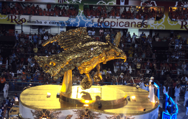 Espectacular colorido y despliegue en el Sambódromo.