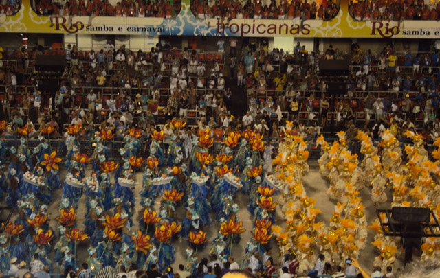Espectacular colorido y despliegue en el Sambódromo de Río de Janeiro.