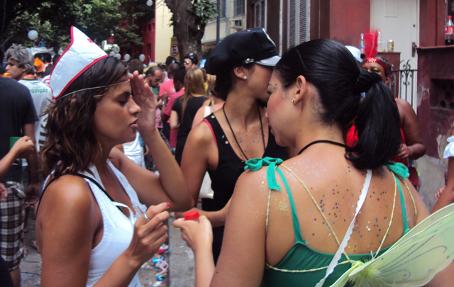 Todo el colorido del carnaval en las calles de la ciudad.